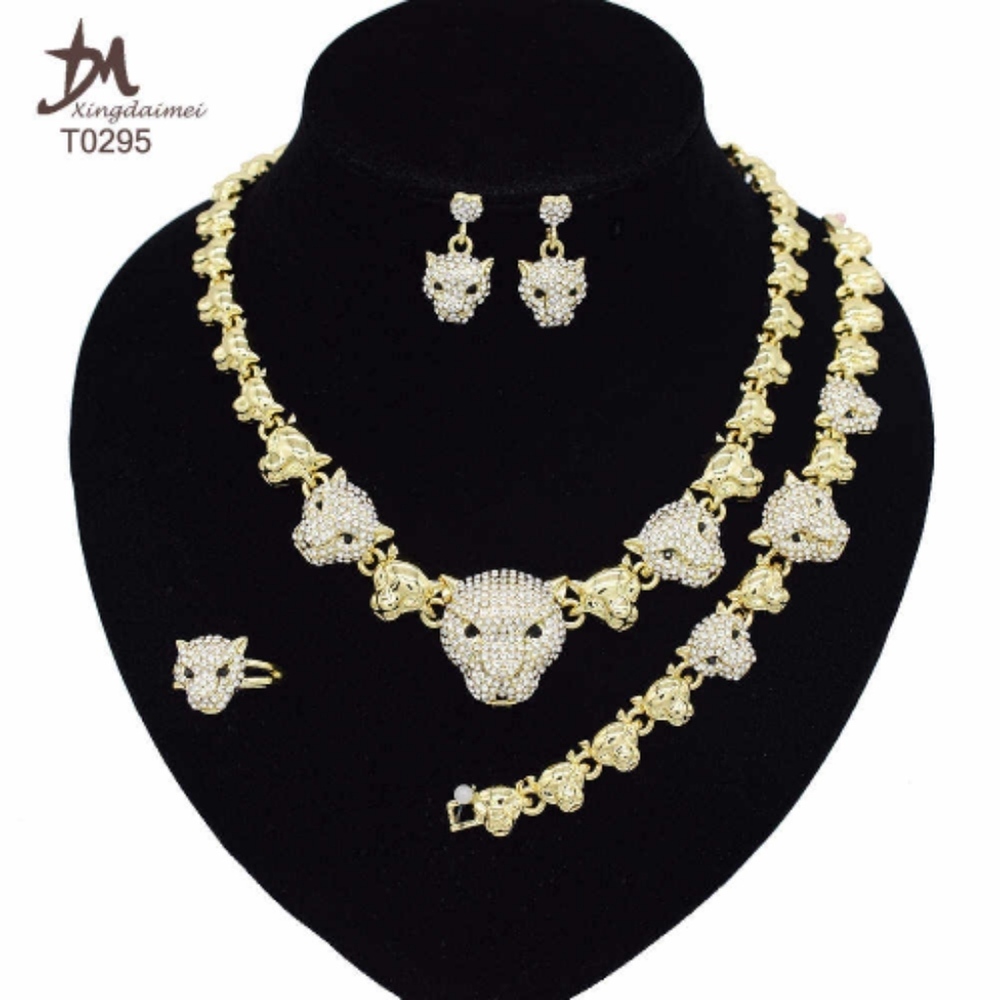 XOXO Necklace set